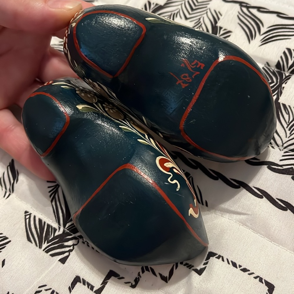Cute Decorative Painted Wooden Shoes - Picture 9 of 9